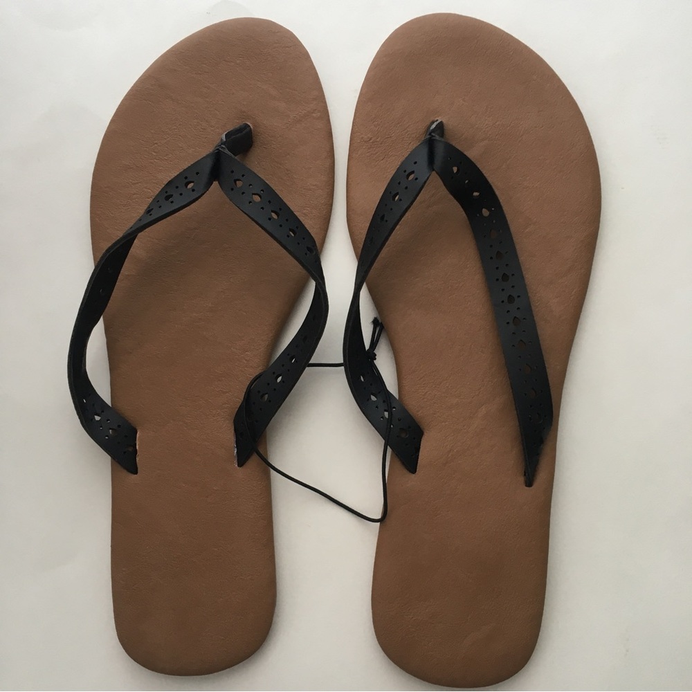 NWOT Women’s Laser Cut Sandals